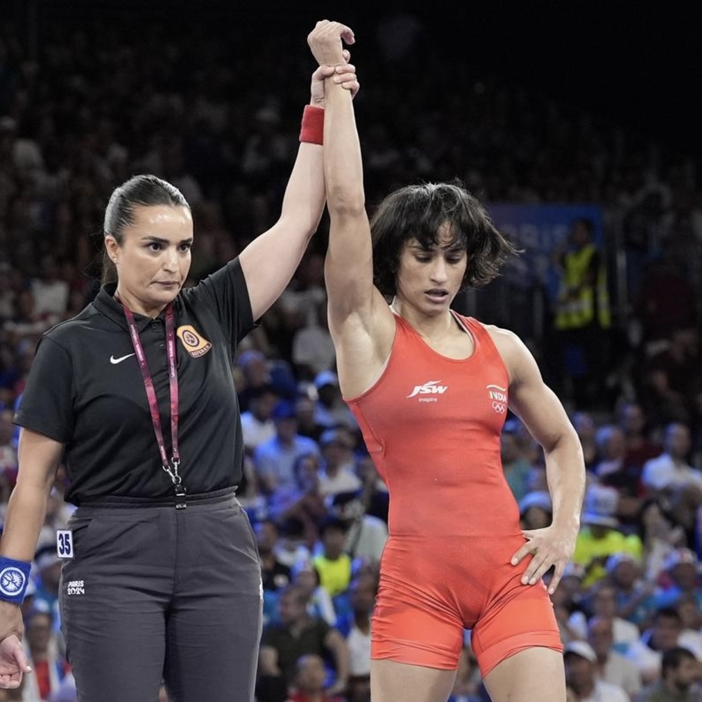 Vinesh Phogat Wins at Semi-Final by 5-0 Secures Silver Medal for India: Gets into Olympic Wrestling Final